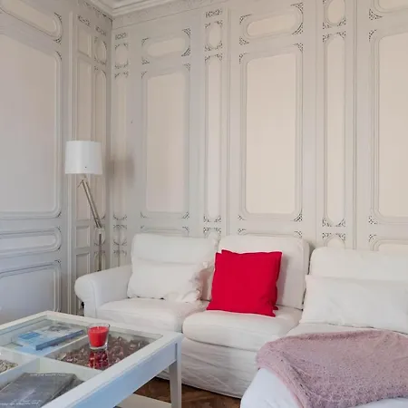 Les De Claire Apartment *