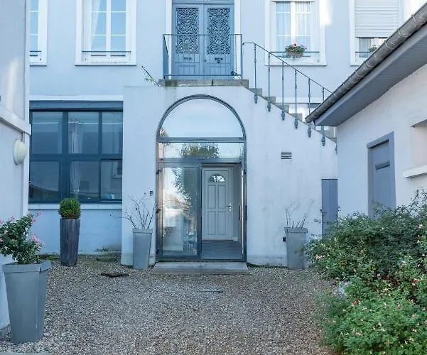 Les De Claire Apartment *