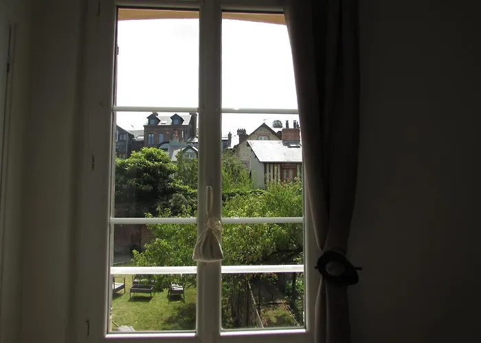 Les De Claire Apartman *